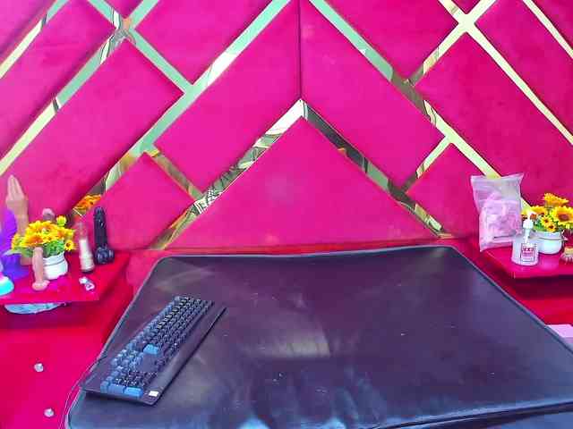 FreyjaNaugthy webcam