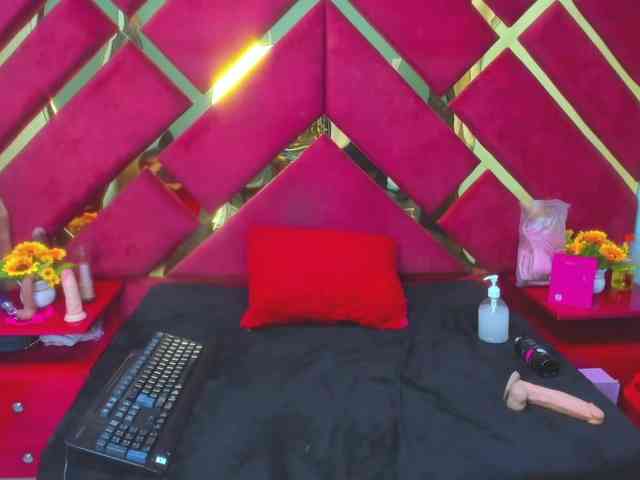 FreyjaNaugthy webcam