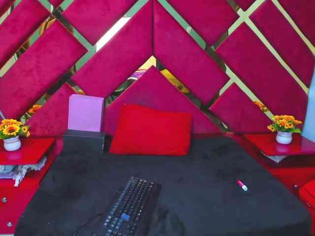 FreyjaNaugthy webcam