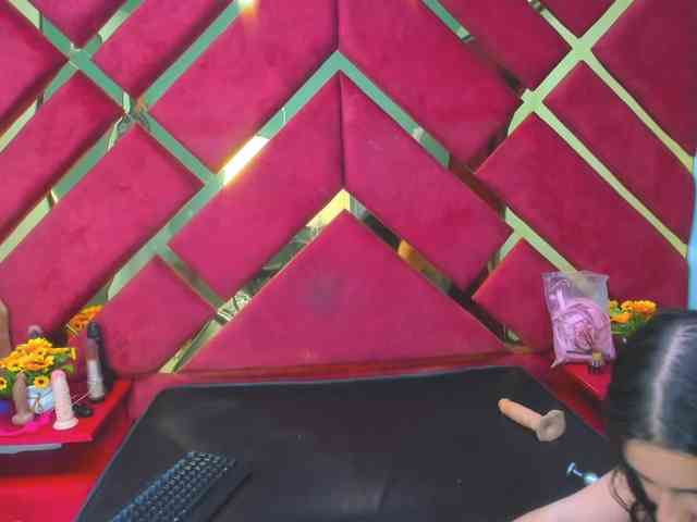 FreyjaNaugthy webcam