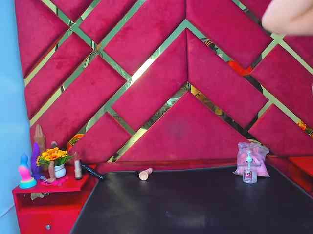 FreyjaNaugthy webcam