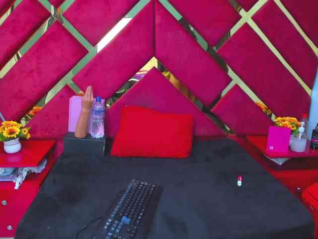 FreyjaNaugthy webcam