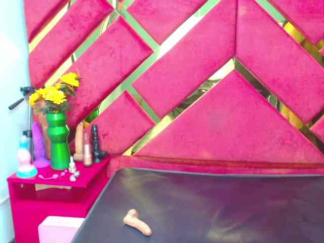 FreyjaNaugthy webcam