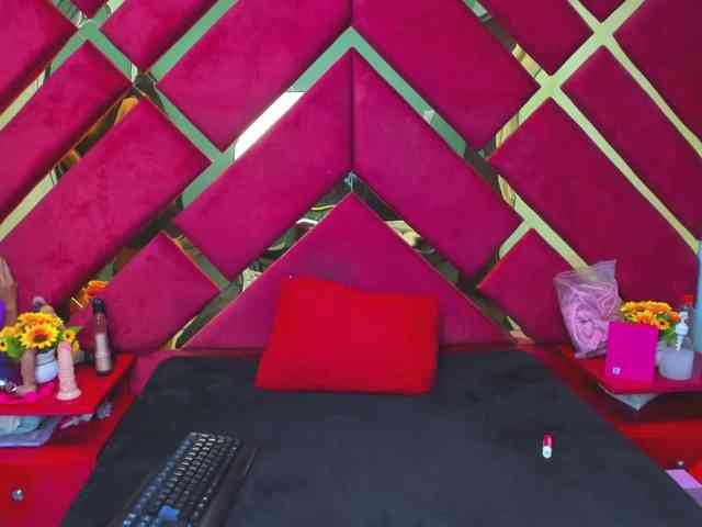 FreyjaNaugthy webcam