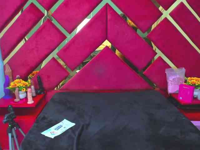 FreyjaNaugthy webcam