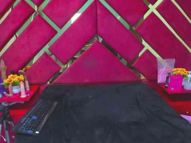 FreyjaNaugthy webcam