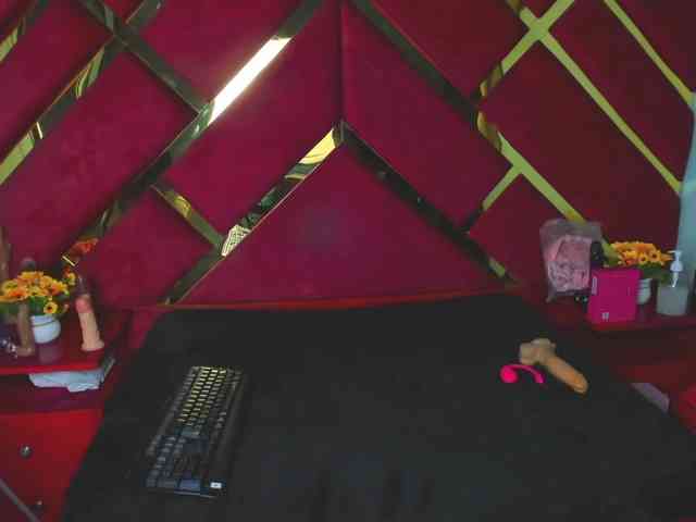 FreyjaNaugthy webcam