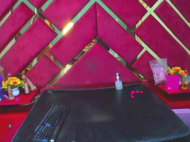 FreyjaNaugthy webcam