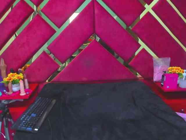 FreyjaNaugthy webcam