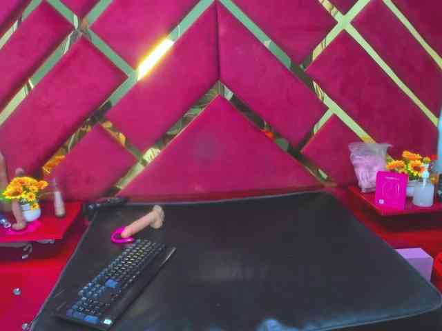 FreyjaNaugthy webcam