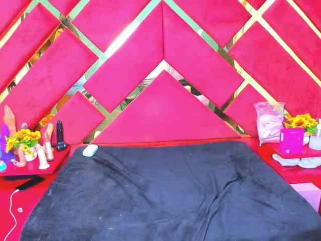 FreyjaNaugthy webcam