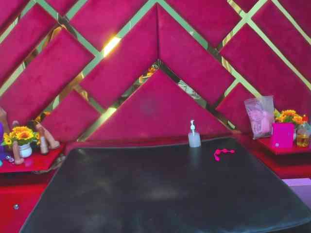 FreyjaNaugthy webcam