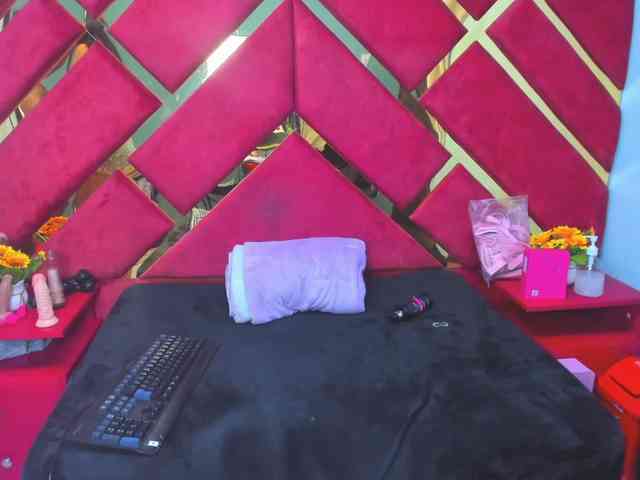 FreyjaNaugthy webcam