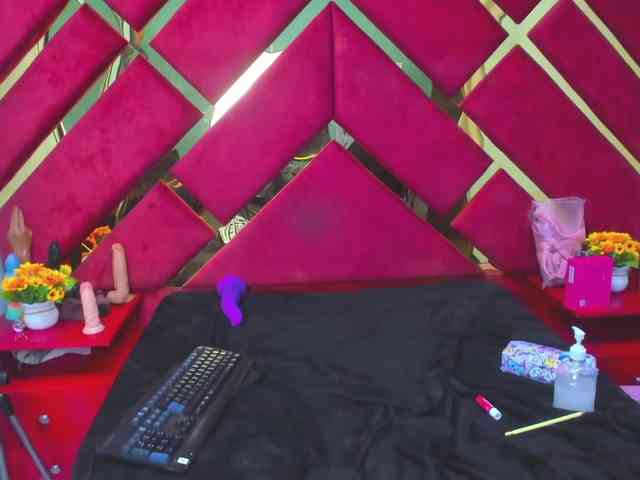 FreyjaNaugthy webcam