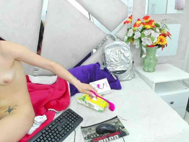 NairobiSkinny webcam