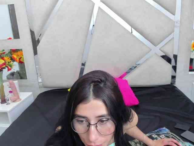 NairobiSkinny webcam