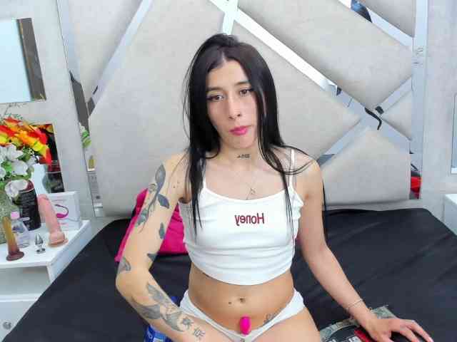 NairobiSkinny webcam