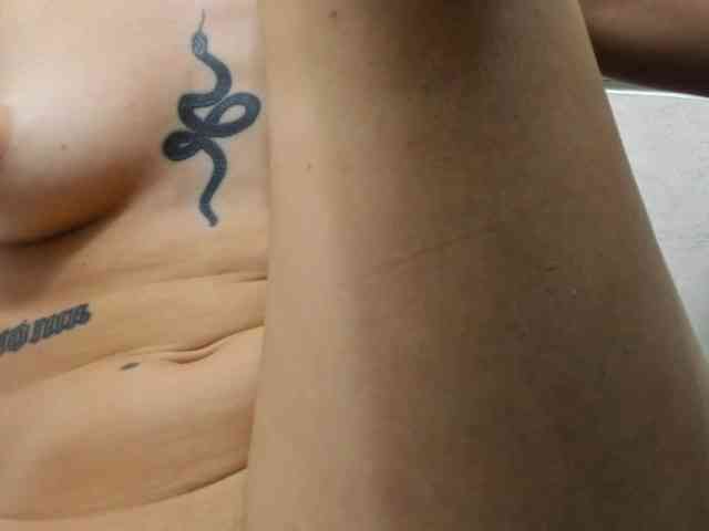 NairobiSkinny webcam