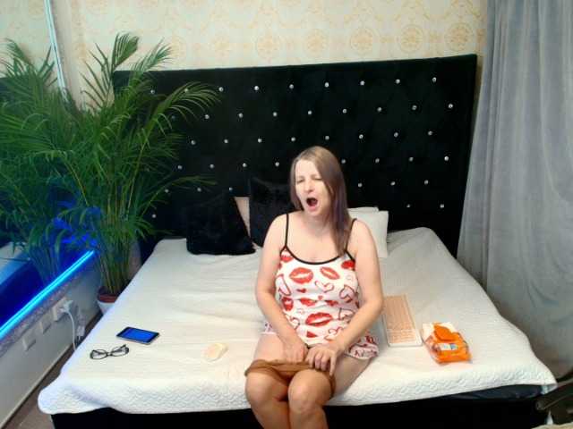 Lillyhott from BongaCams