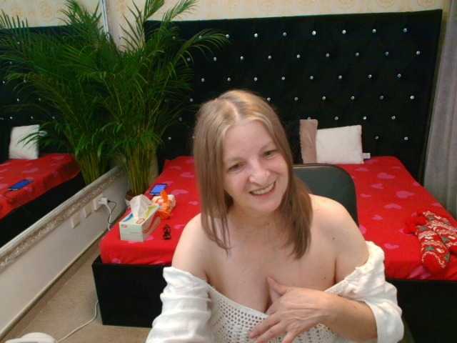 Lillyhott webcam bongacams model stream image