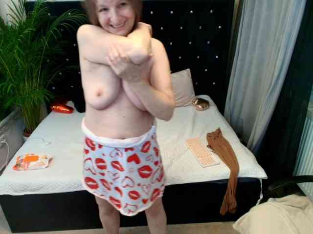 Lillyhott Live Webcam on BongaCams