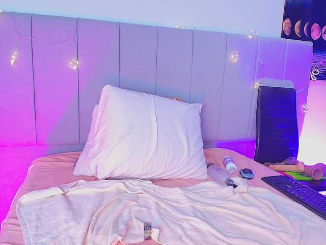 LiaaGenner's BongaCams show and profile