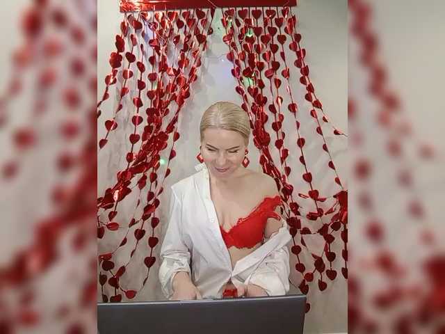 miss-1m from BongaCams is Freechat