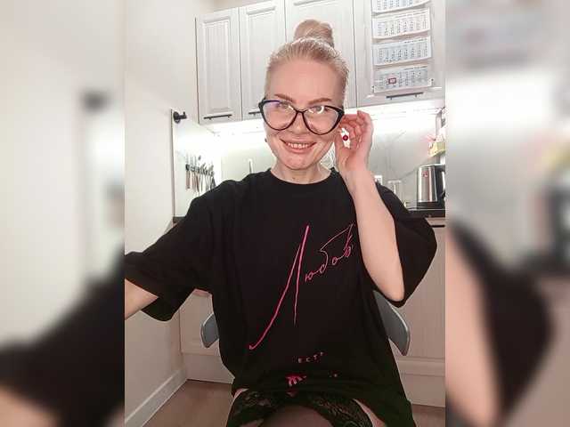 miss-1m's BongaCams show and profile