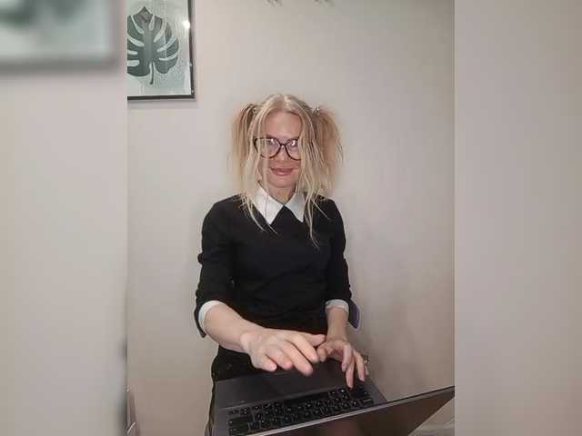 miss-1m's BongaCams show and profile