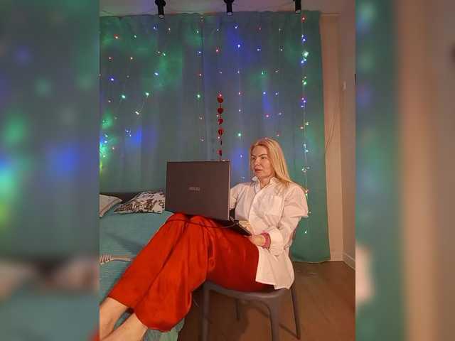 miss-1m from BongaCams is Freechat