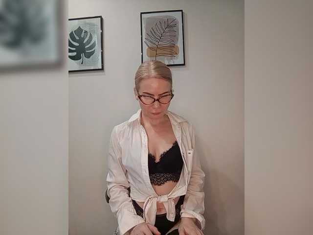 miss-1m's BongaCams show and profile