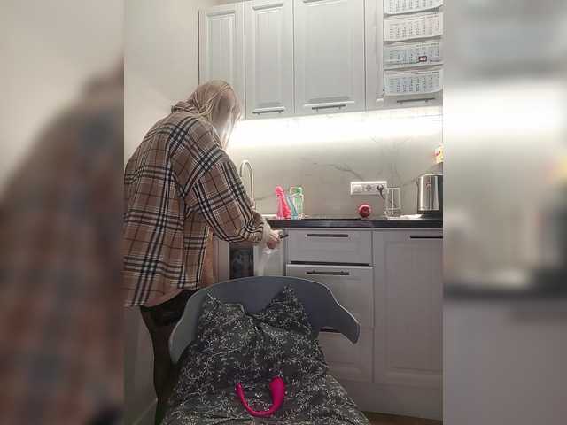 le modèle SandraSlava est en webcam porno dans un show sur le site bongacams, il possède les tags suivants: White/Caucasian,Blonde,Shaved