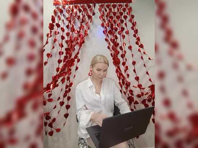 miss-1m from BongaCams is Freechat