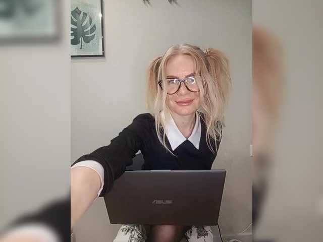 miss-1m's BongaCams show and profile