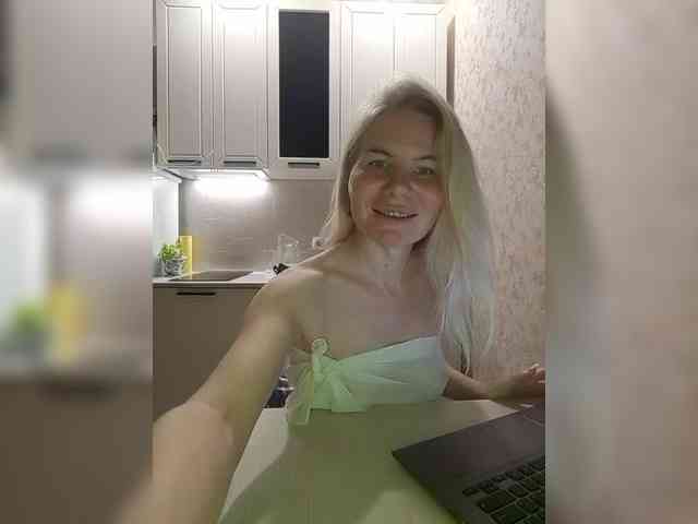 LadyMin webcam