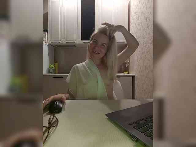 LadyMin webcam