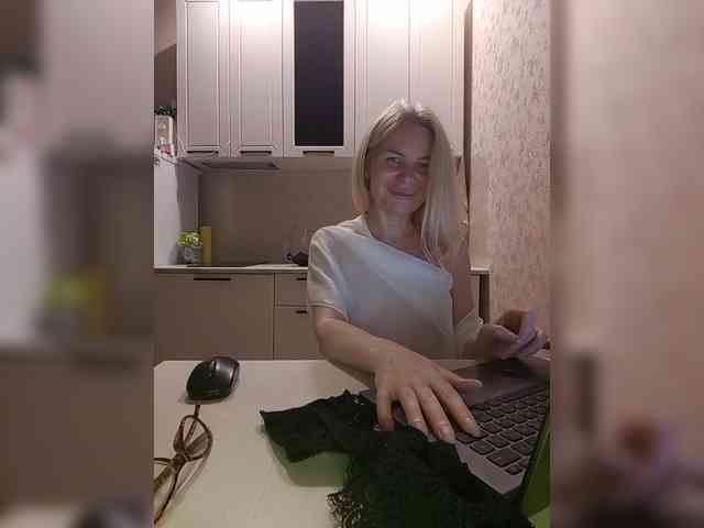 LadyMin webcam