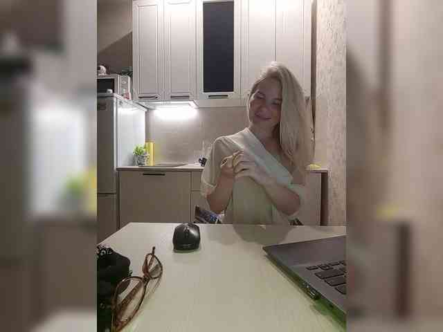 LadyMin webcam