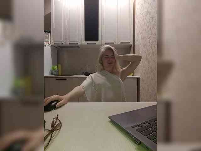 LadyMin webcam