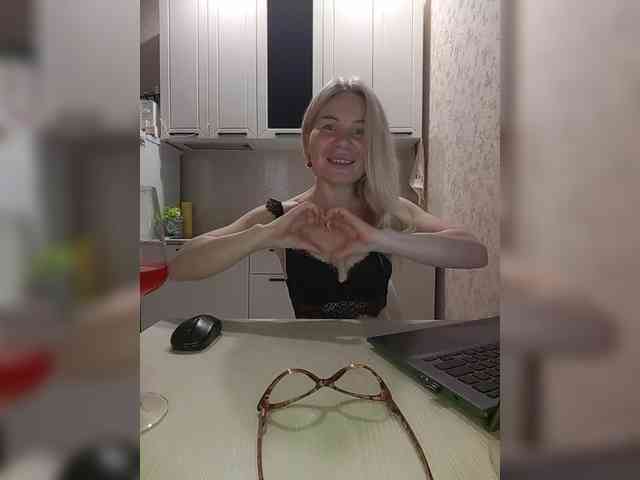 LadyMin webcam