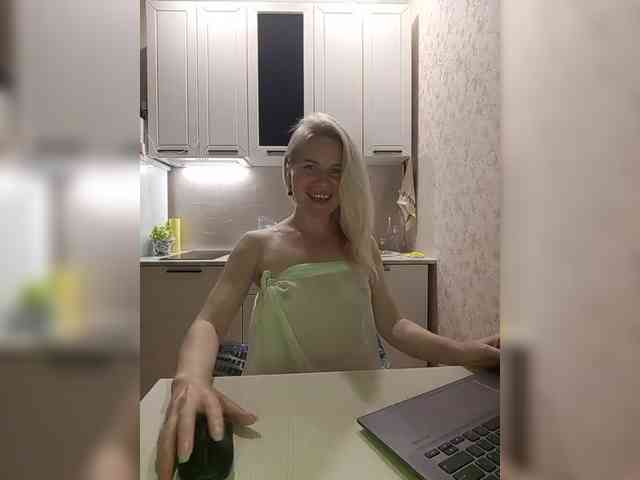 LadyMin webcam