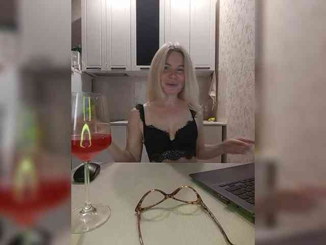 LadyMin webcam