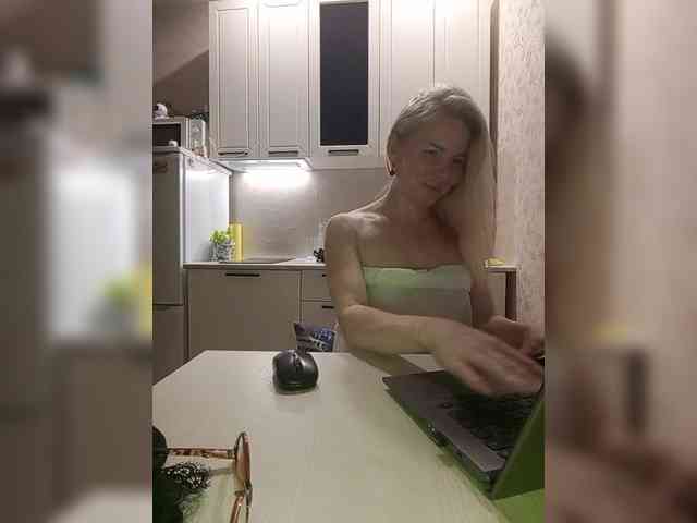 LadyMin webcam