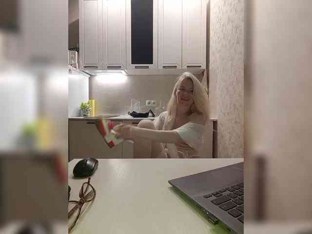 LadyMin webcam