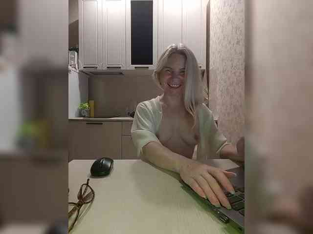 LadyMin webcam