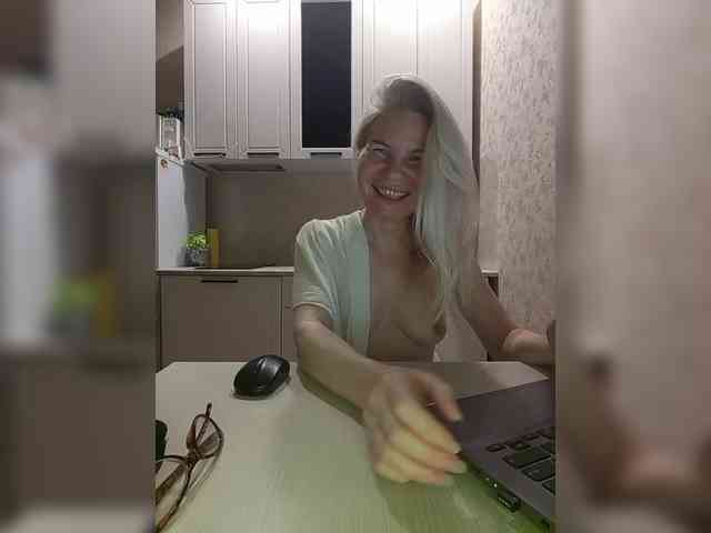 LadyMin webcam