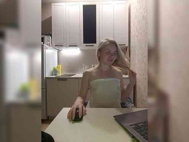 LadyMin webcam