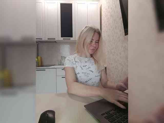 LadyMin webcam