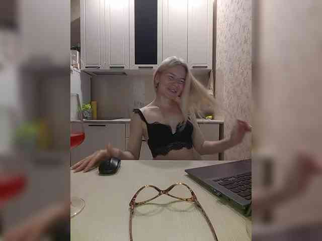 LadyMin webcam