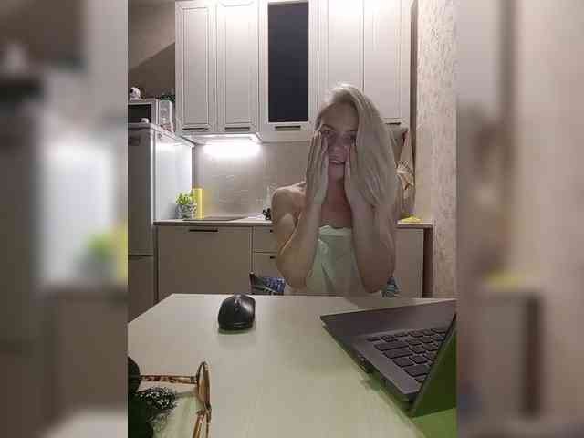 LadyMin webcam
